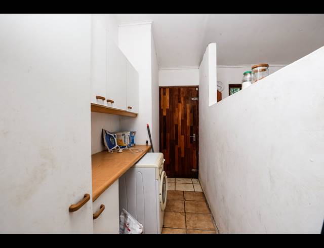 4 BEDROOM FREESTANDING FOR SALE IN PARK HILL
